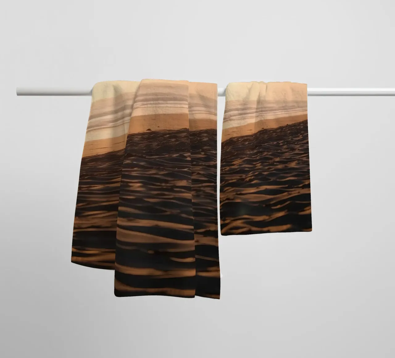 Gouden zonsondergang over rustig strand met zachte golven en zachte badhanddoek van DesignDoodle
