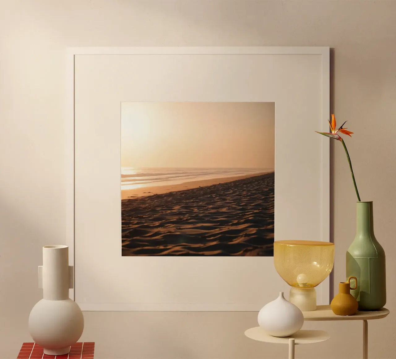 Gouden zonsondergang over rustig strand met zachte golven en zachte hahnemühle van DesignDoodle