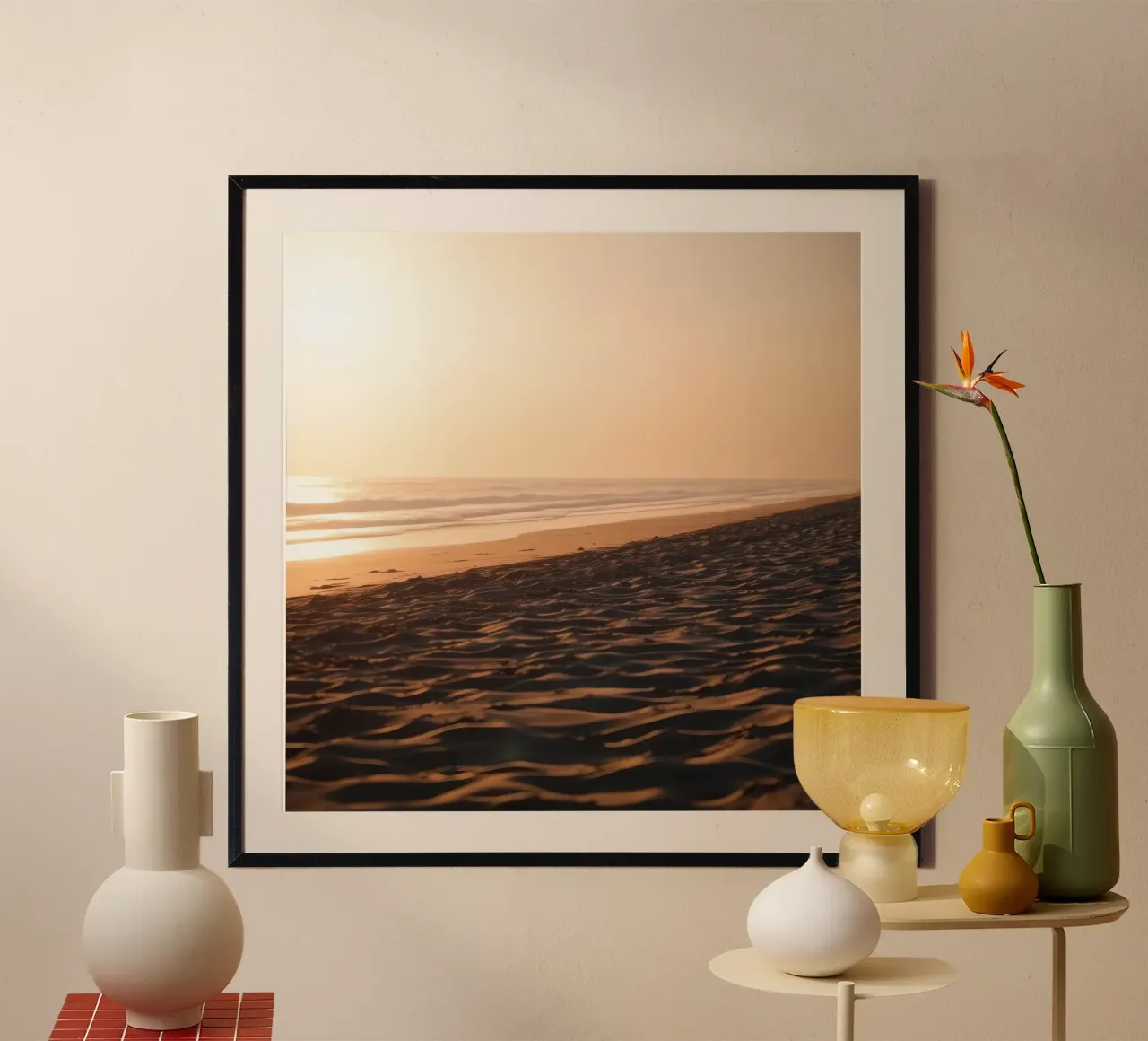 Gouden zonsondergang over rustig strand met zachte golven en zachte hahnemühle van DesignDoodle