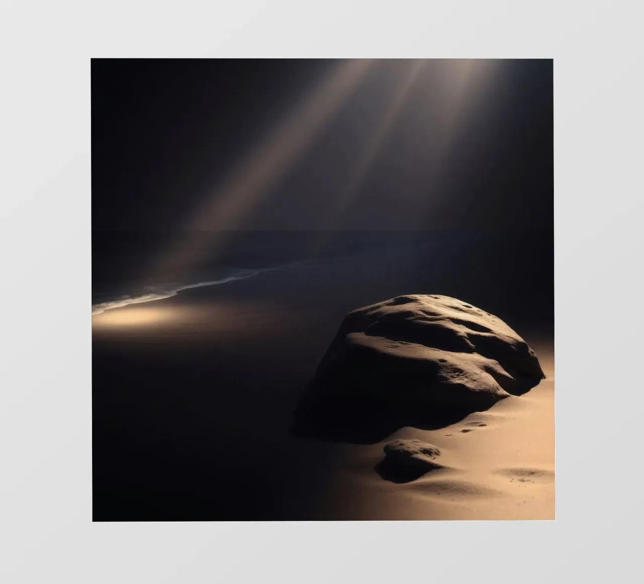 Fasci di luce illuminano una roccia solitaria su una spiaggia scura e sabbiosa telo in pvc da DesignDoodle