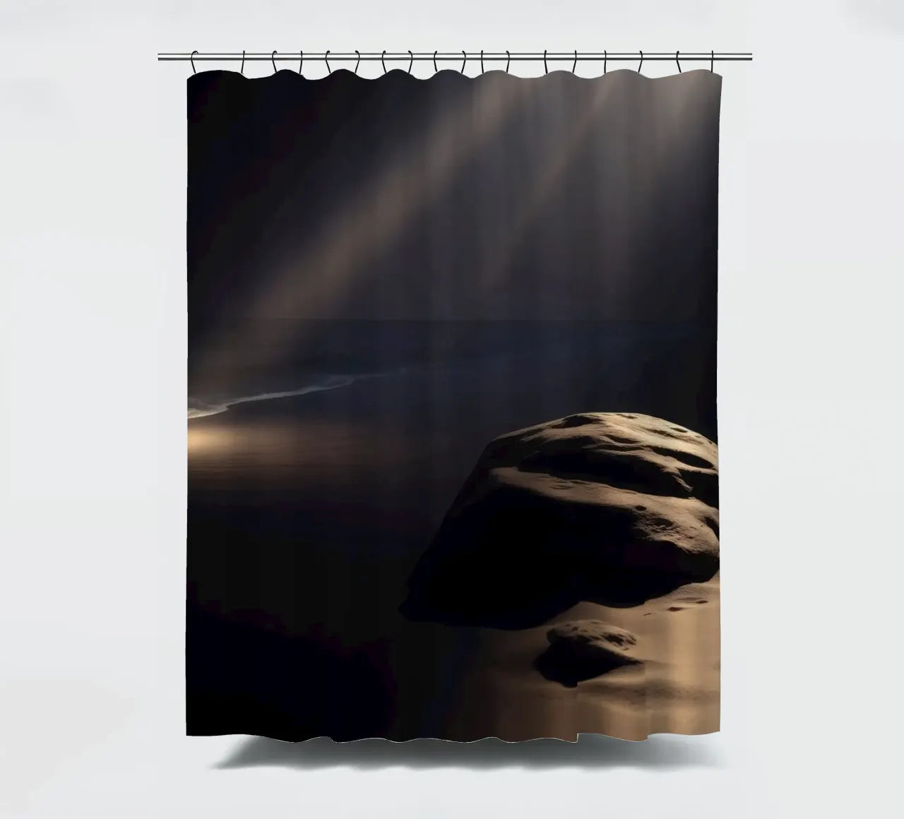 Fasci di luce illuminano una roccia solitaria su una spiaggia scura e sabbiosa tenda da doccia da DesignDoodle
