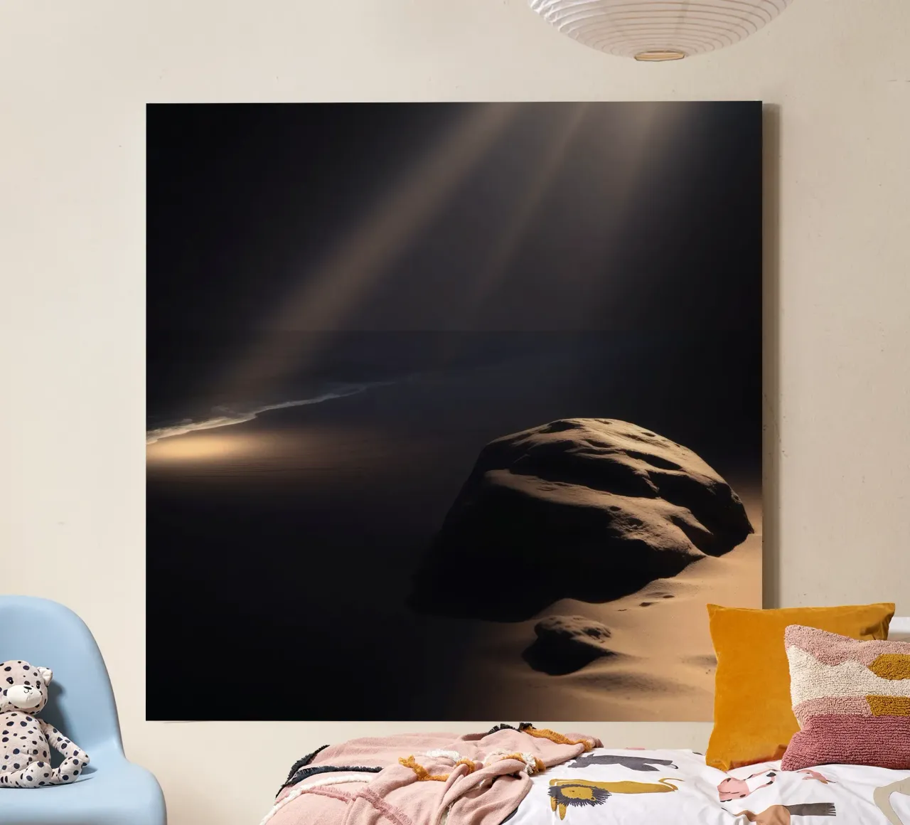 Fasci di luce illuminano una roccia solitaria su una spiaggia scura e sabbiosa tela da DesignDoodle
