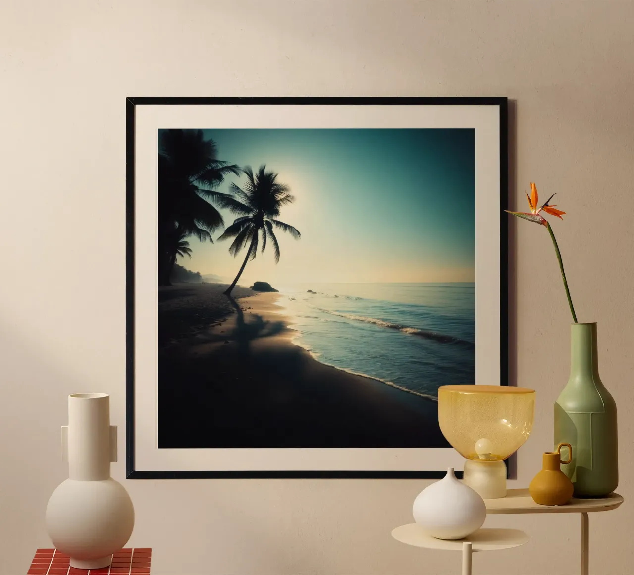 Paesaggio sereno della spiaggia al sorgere del sole con palme e dolci poster con telaio in plastica da DesignDoodle