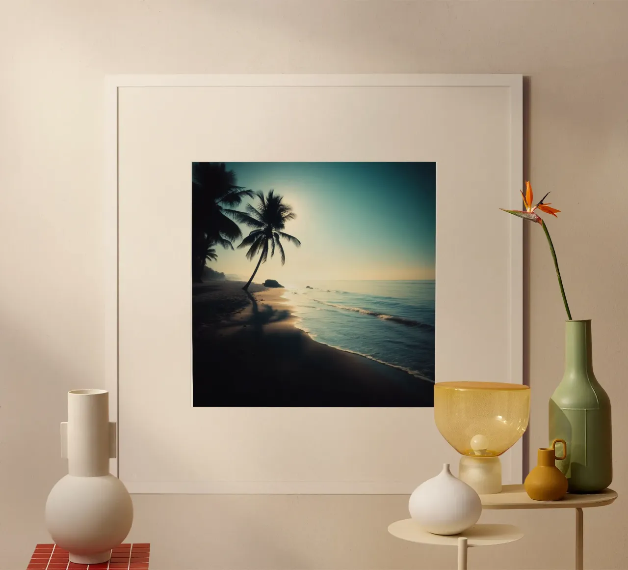 Paesaggio sereno della spiaggia al sorgere del sole con palme e dolci poster con telaio in plastica da DesignDoodle