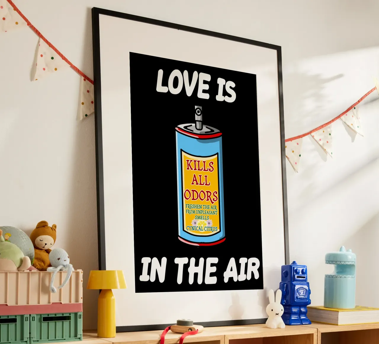 L'amore è nell'aria Sarcastico Single Anti Amore Coppia Umorismo poster con telaio in legno da sillyindustries