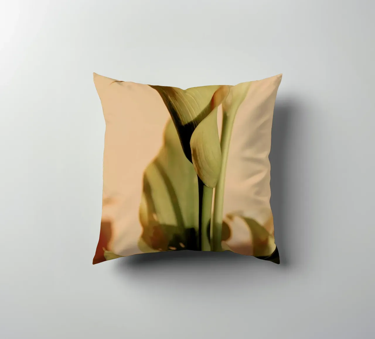 Lily in Soft Light cuscino da EyeEm Mobile GmbH