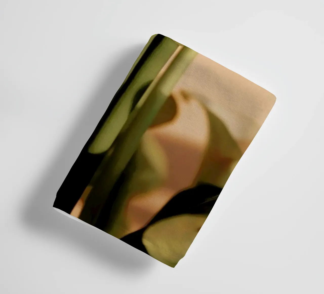 Lily in Soft Light asciugamano da bagno da EyeEm Mobile GmbH