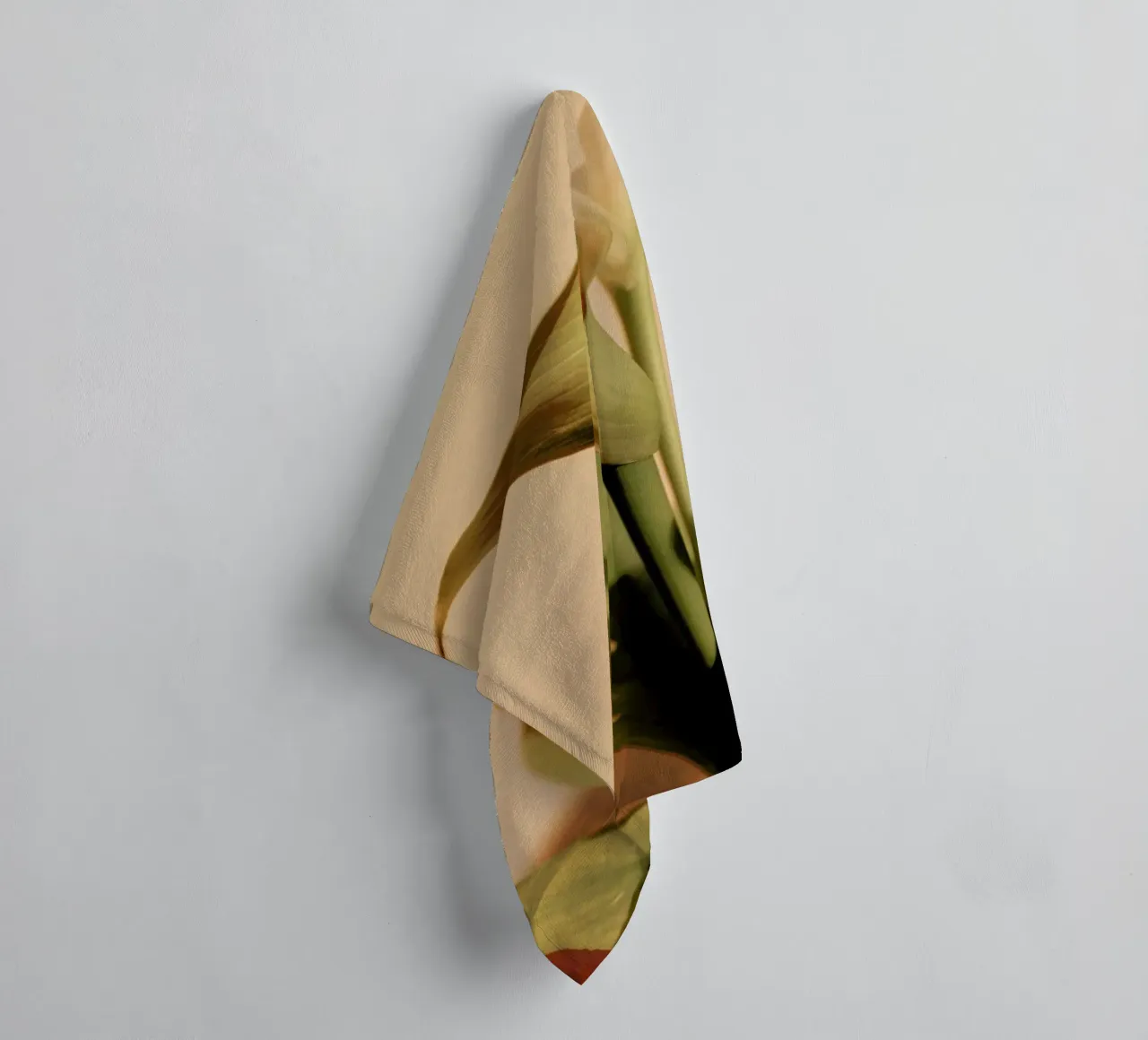 Lily in Soft Light asciugamano da bagno da EyeEm Mobile GmbH