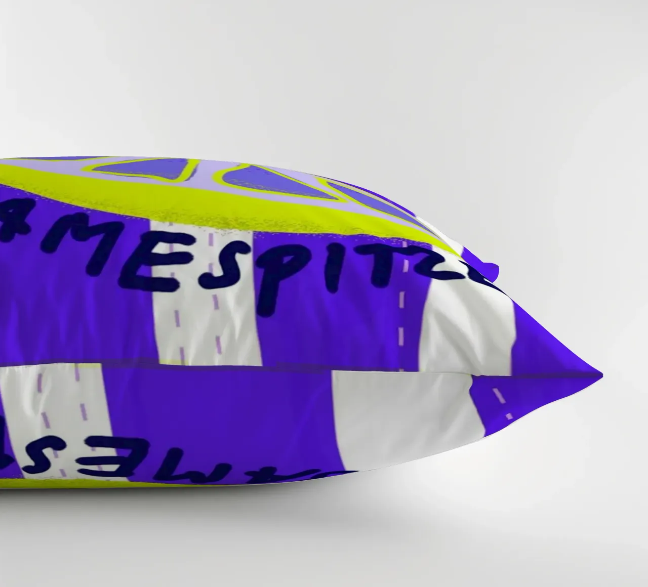 Einsame Zitrone Kissen von wee-design