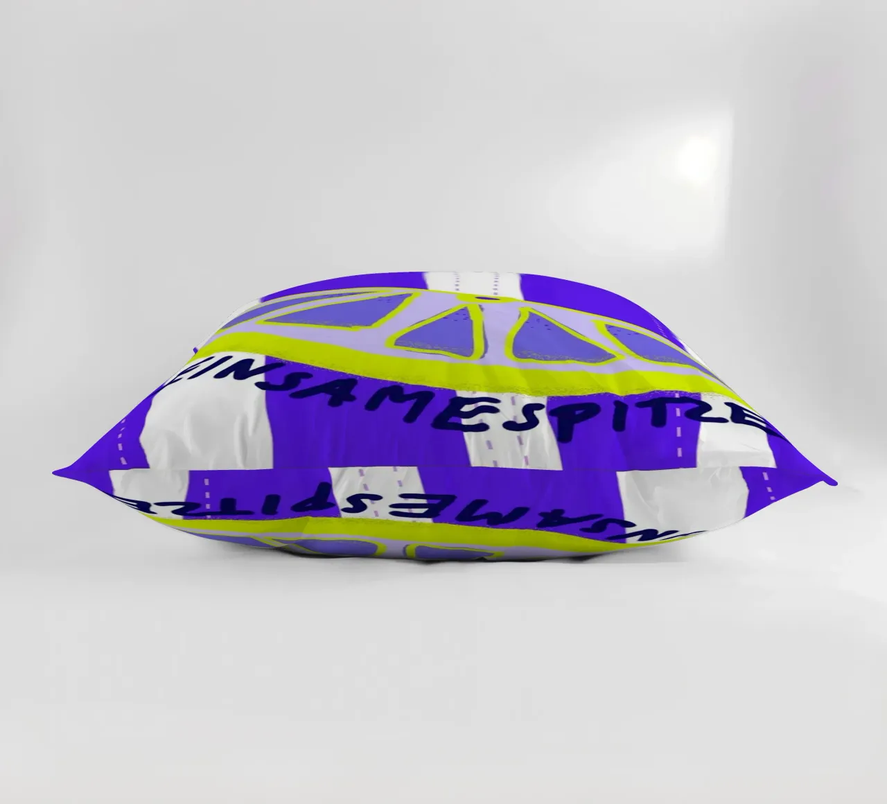 Einsame Zitrone Kissen von wee-design