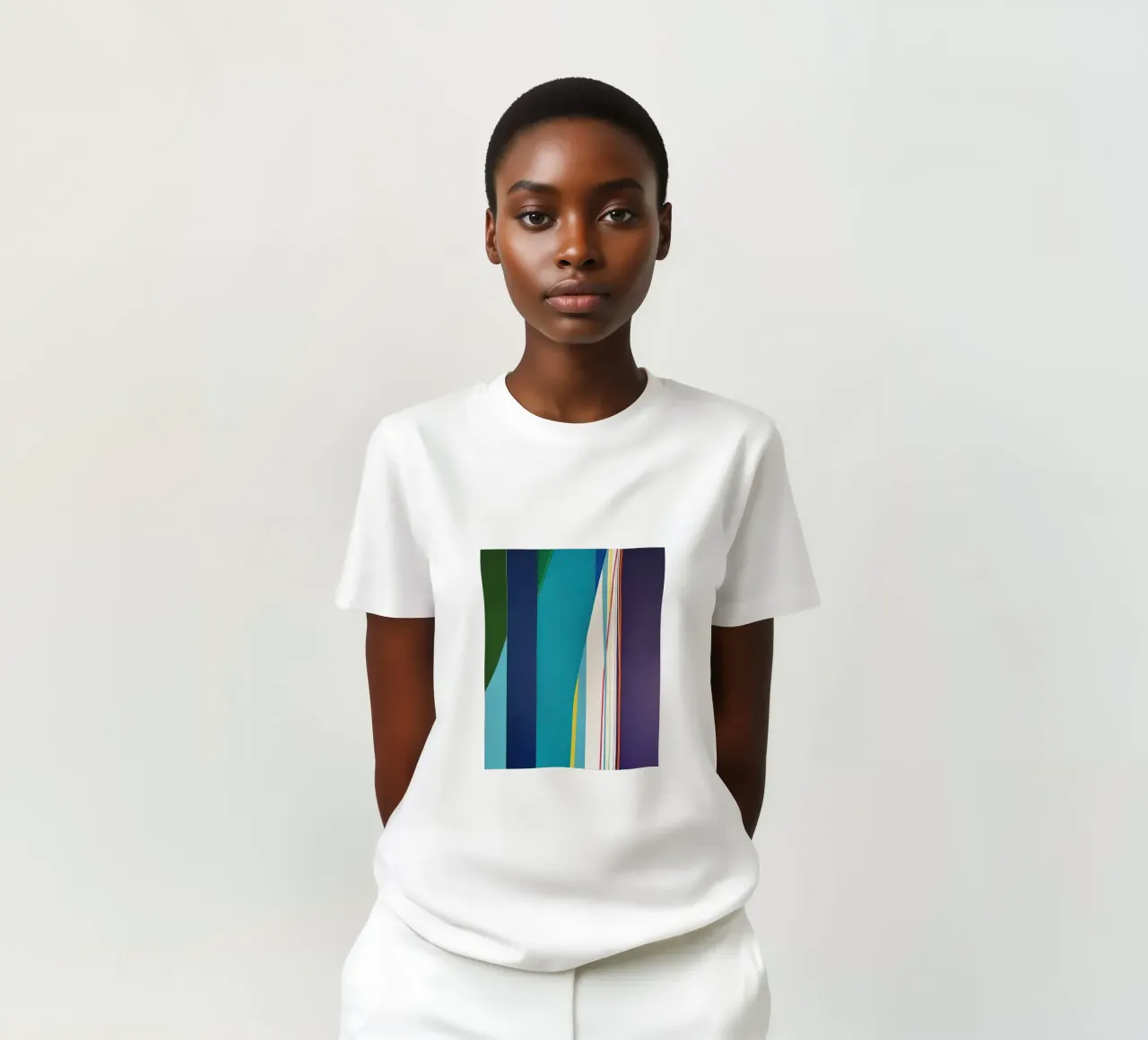 Geometria verticale colorata con strisce blu, verdi e viola t-shirt da Artbyvo