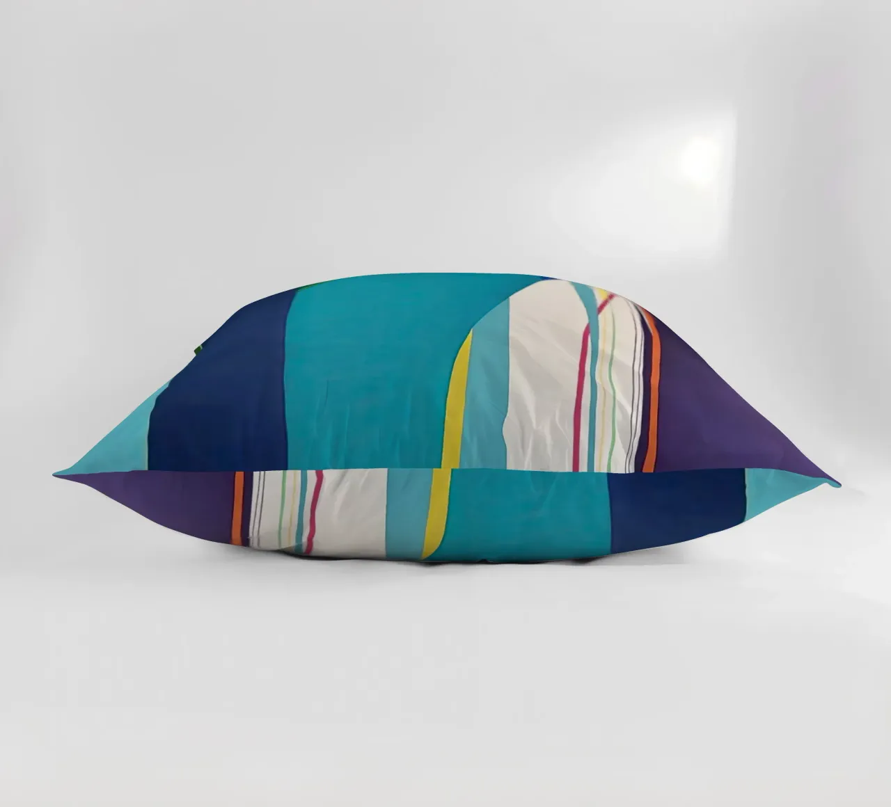Geometria verticale colorata con strisce blu, verdi e viola cuscino da Artbyvo