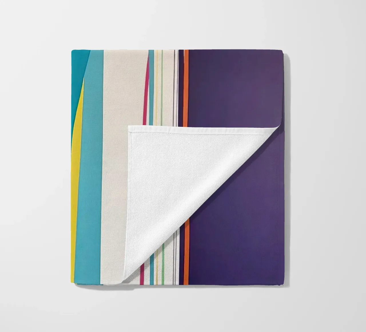 Geometria verticale colorata con strisce blu, verdi e viola telo mare da Artbyvo