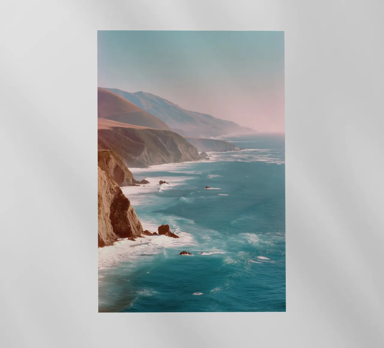 Scogliere costiere con acque turchesi pellicola backlit da Indigo Tides Art