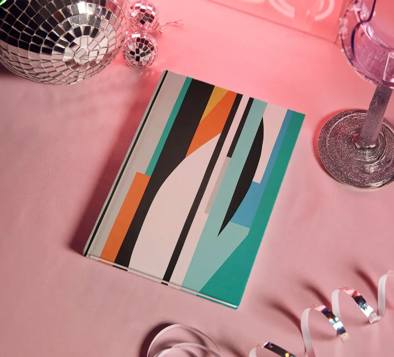 Géométrie abstraite sarcelle avec des formes orange et noires carnet de notes de Artbyvo