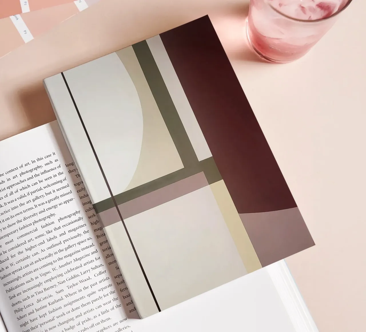 Composizione minimalista con linee curve e rette diario da Artbyvo
