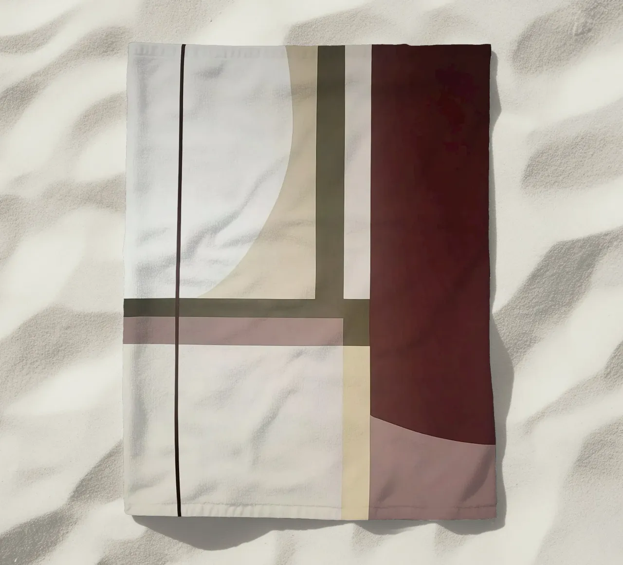 Composition minimaliste avec des lignes courbes et droites serviette de plage de Artbyvo