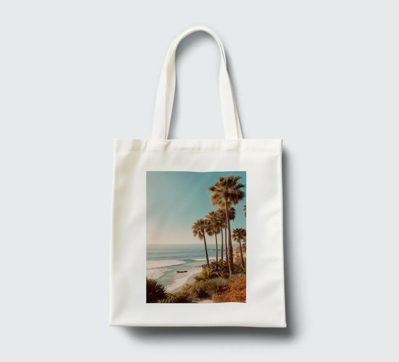 Palme al tramonto in riva all'oceano borsa in juta da Indigo Tides Art