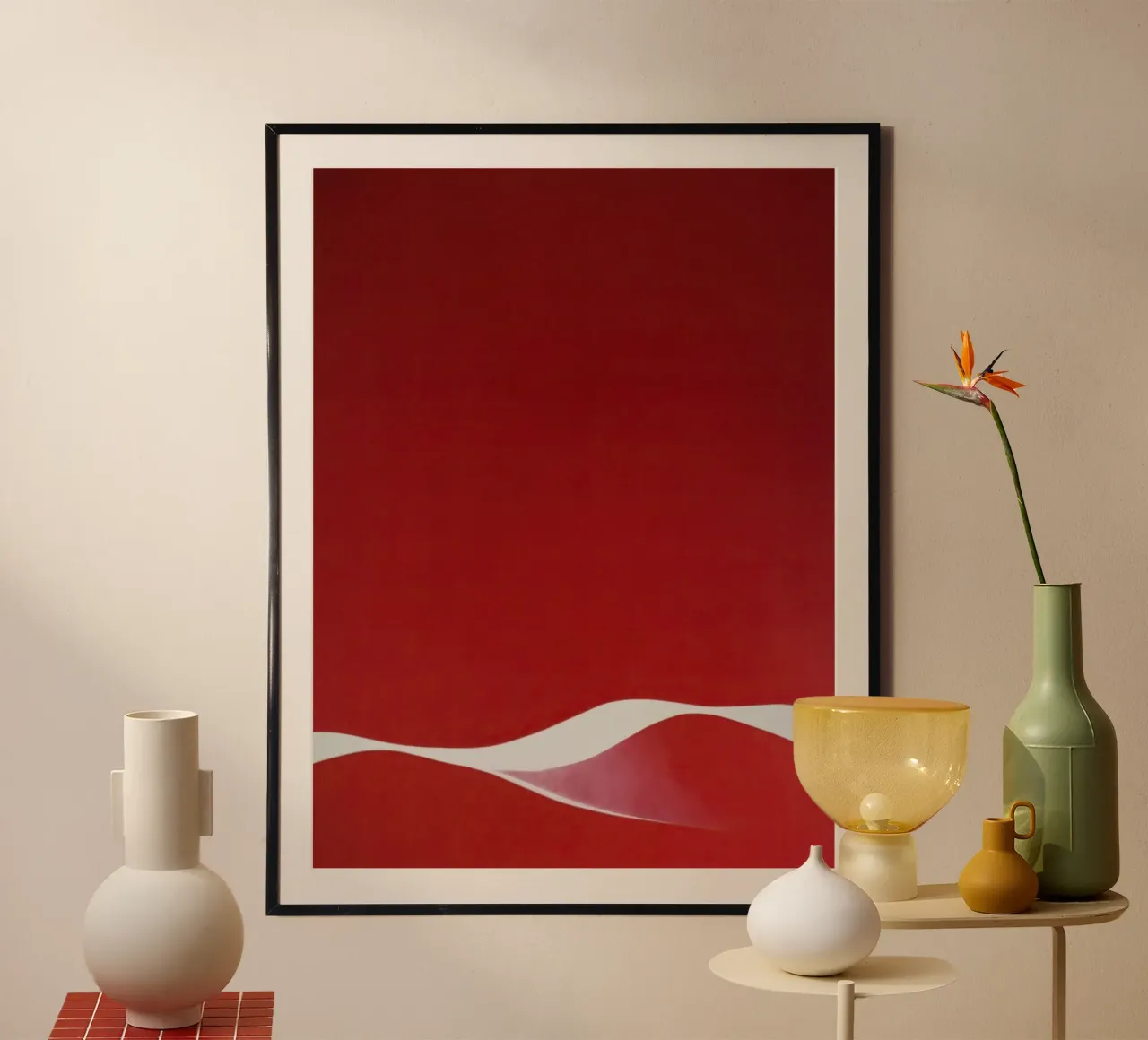Rosso minimalista con curva bianca fluente poster con telaio in plastica da Artbyvo