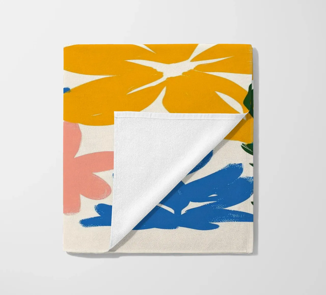 Levendige Botanische Print | Gestructureerde Abstracte Bloemsierkunst strandhanddoek van NorwesClub