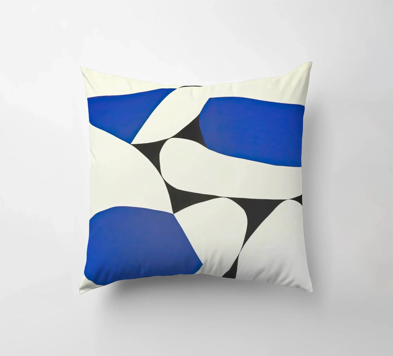 Audace composizione astratta in blu e nero cuscino da Artbyvo