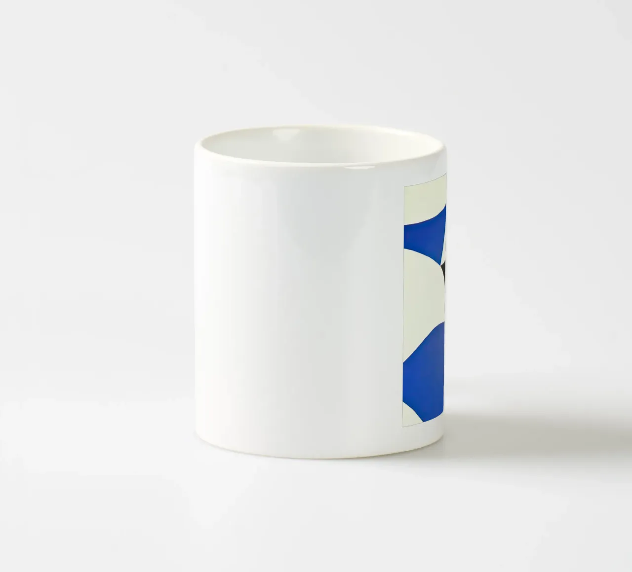 Audace composizione astratta in blu e nero tazza in ceramica da Artbyvo
