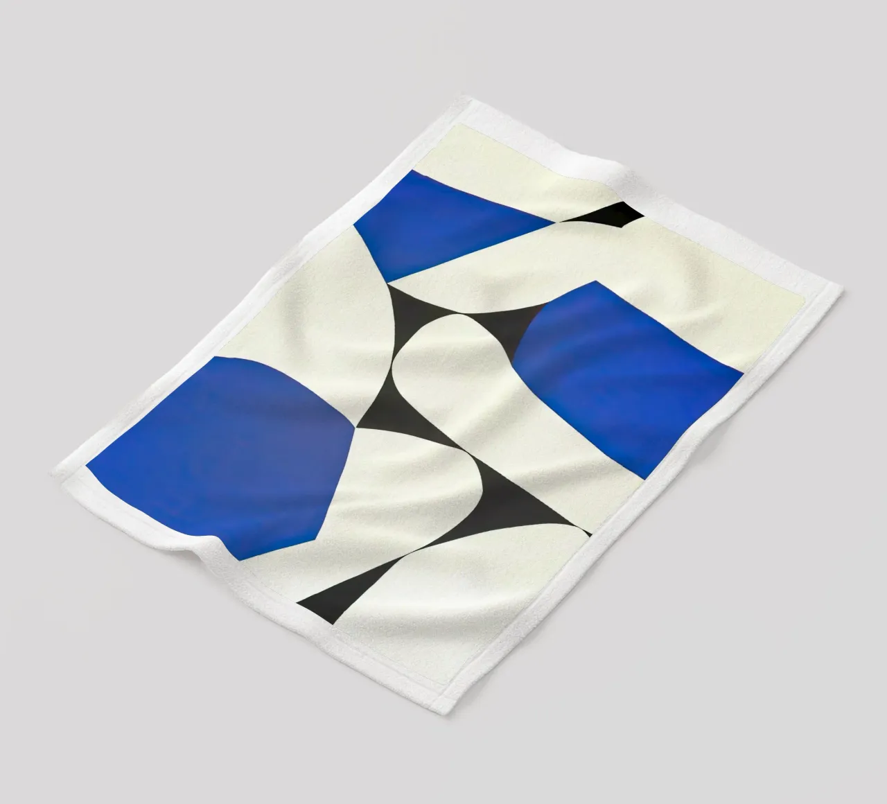 Gedurfde abstracte compositie in blauw en zwart fleecedeken van Artbyvo