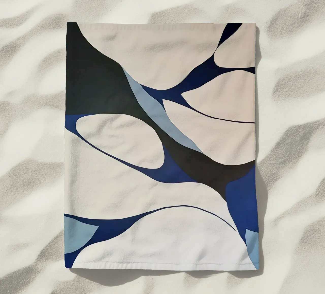 Forme fluide in blu e crema - Minimalis astratto organico telo mare da Artbyvo