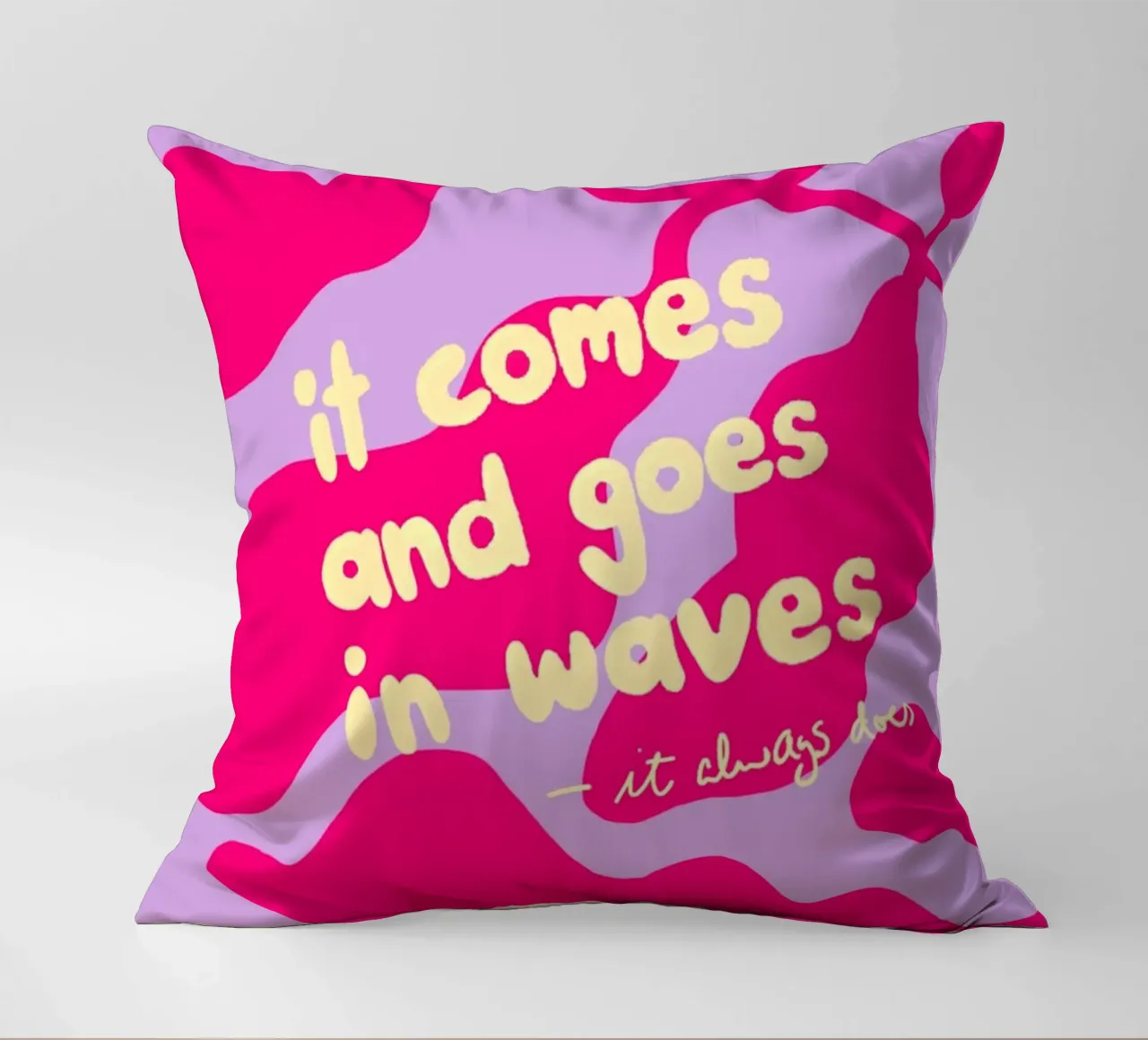 It Comes and Goes in Waves cuscino da wee-design