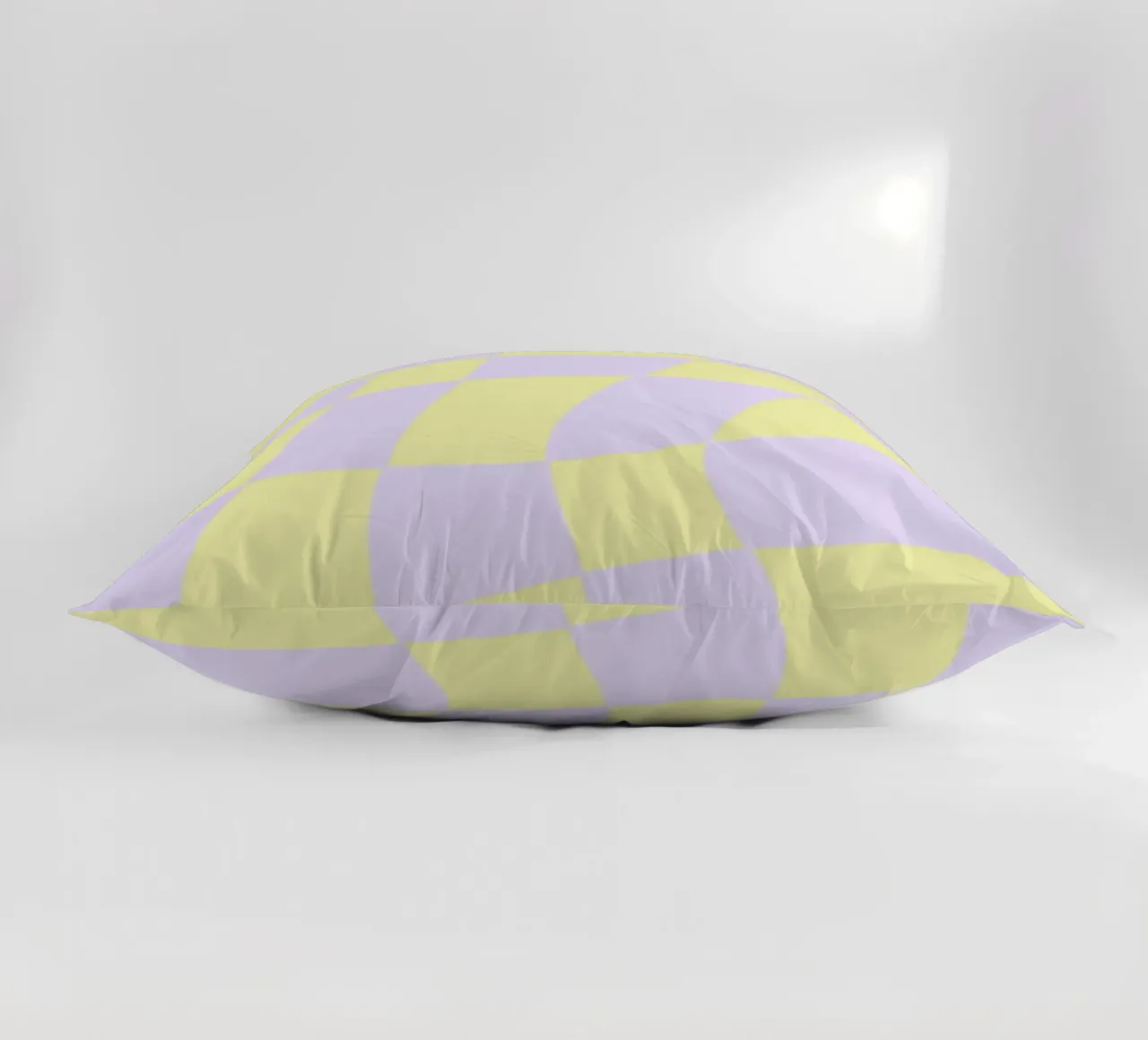 Checkerboard Soft – Gelb Flieder cuscino da wee-design