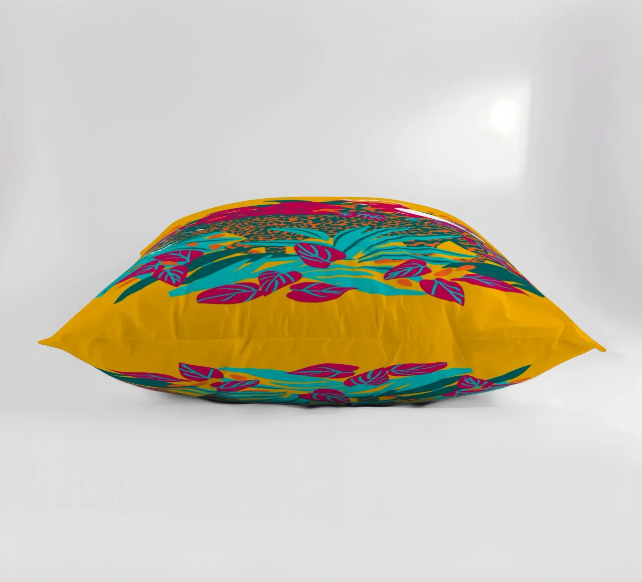 Tropical cat & Colorful bird cuscino da Mariery Young