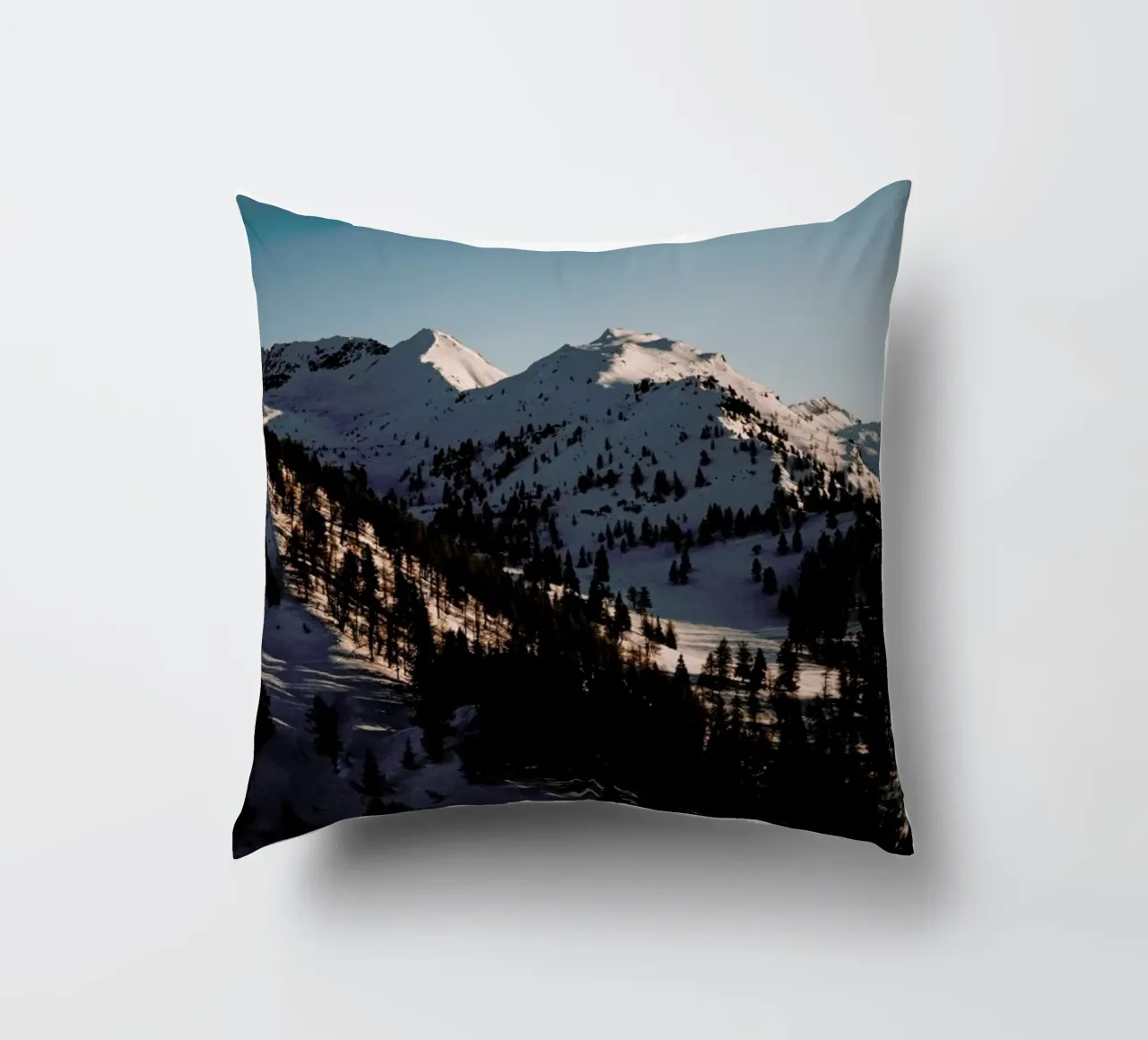 Sundown in Austria cuscino da Sebastian Hilgetag