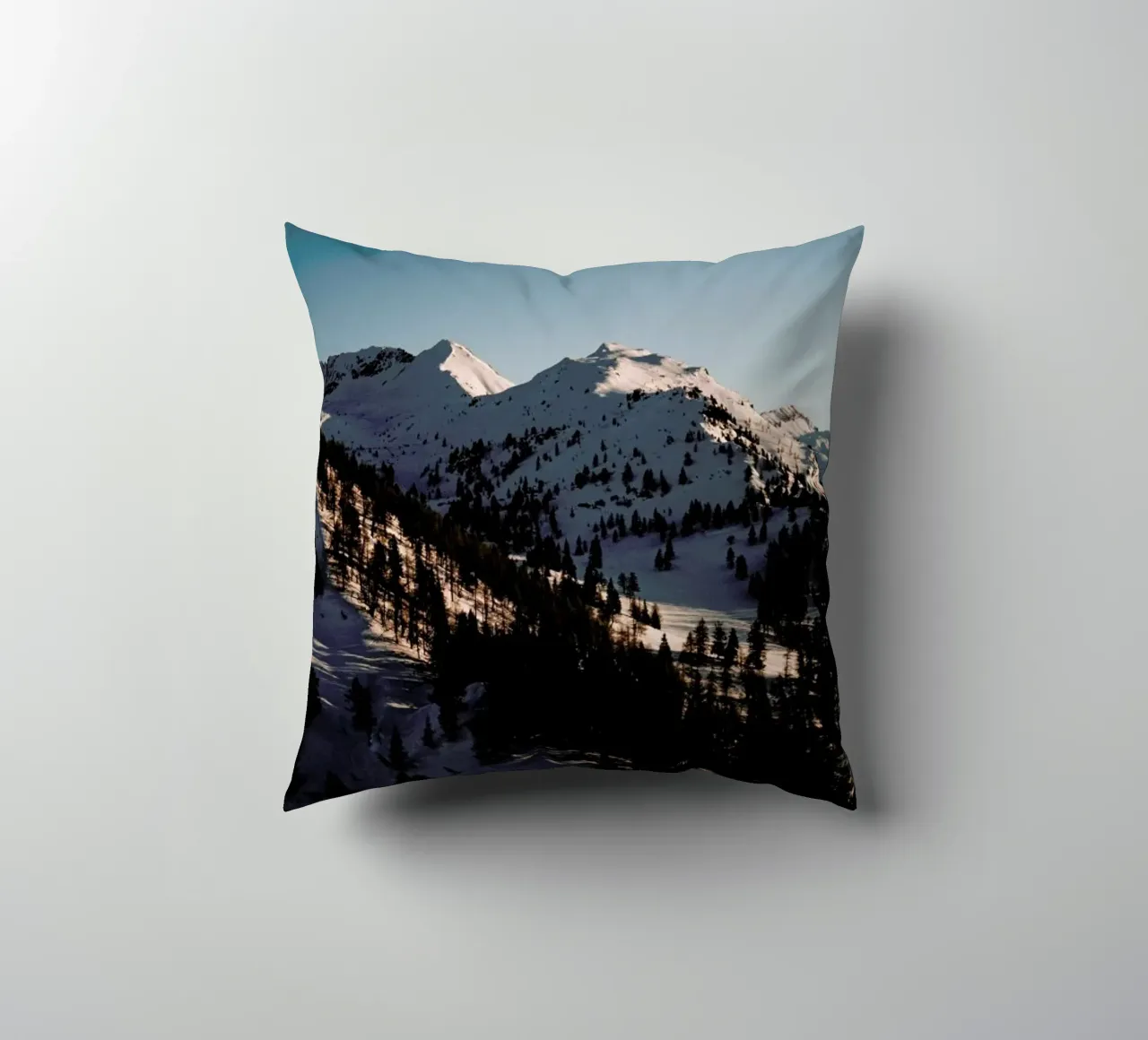 Sundown in Austria cuscino da Sebastian Hilgetag