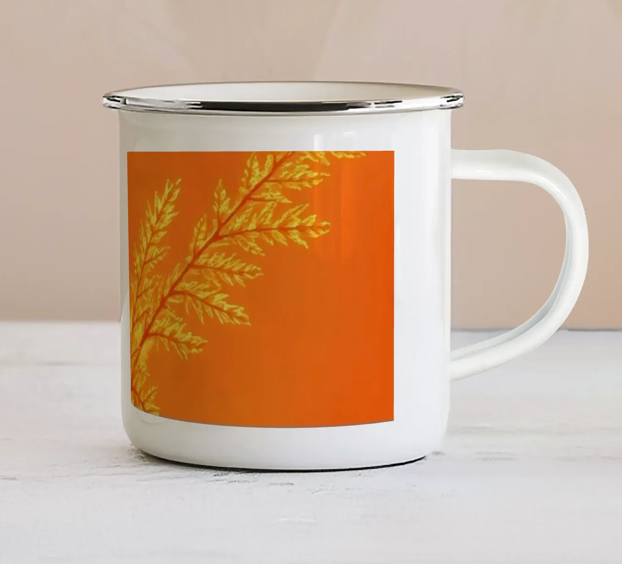 Levendige gouden achtergrond met delicaat verlicht gebladerte emaille mok van DesignDoodle