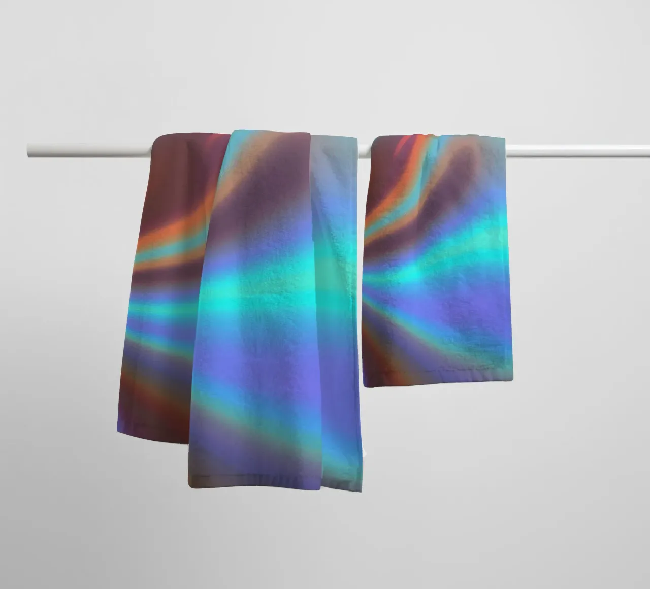 Fond abstrait vibrant de couleur chrome et de dégradé lisse serviette de bain de DesignDoodle