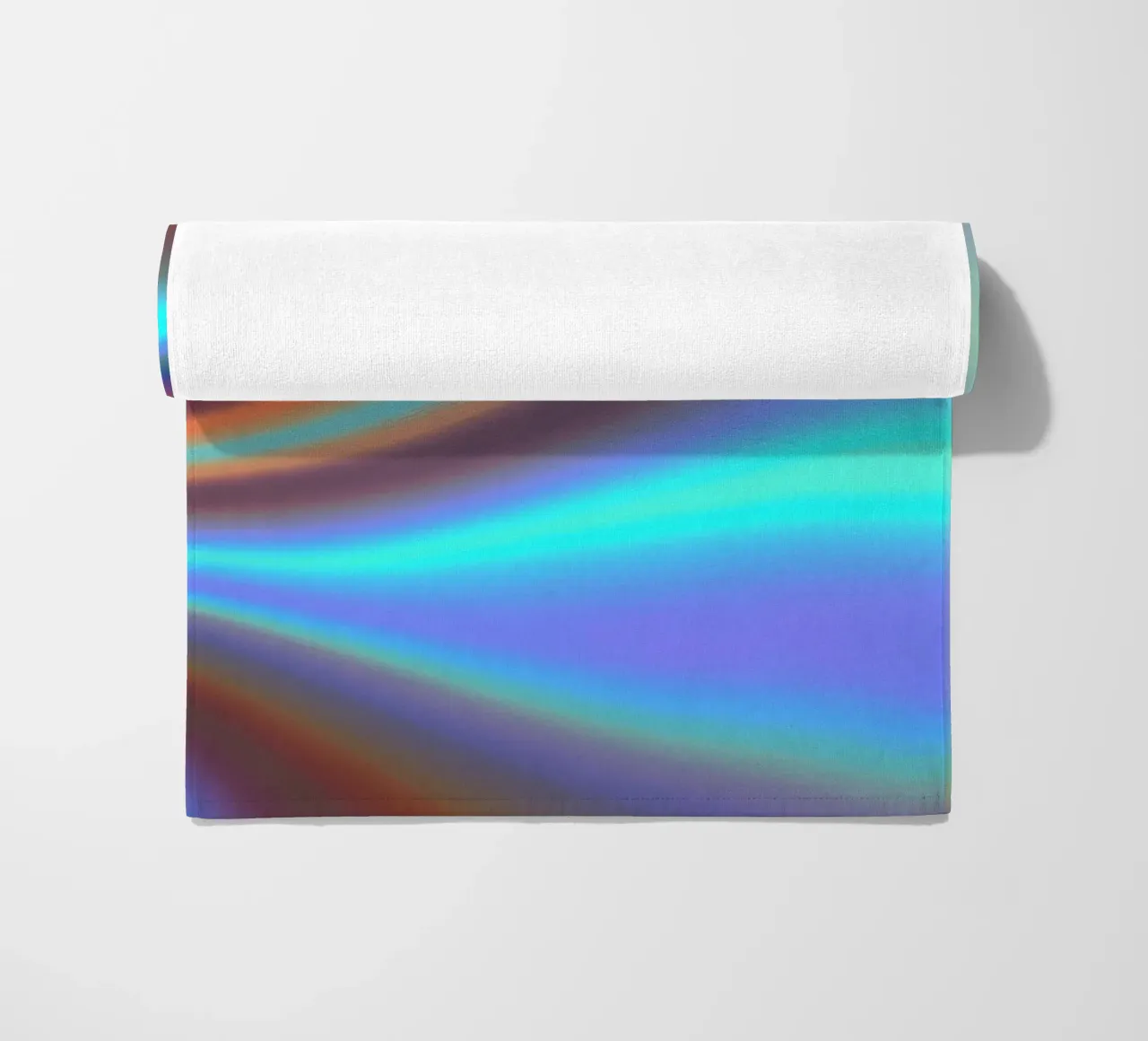 Fond abstrait vibrant de couleur chrome et de dégradé lisse serviette de plage de DesignDoodle