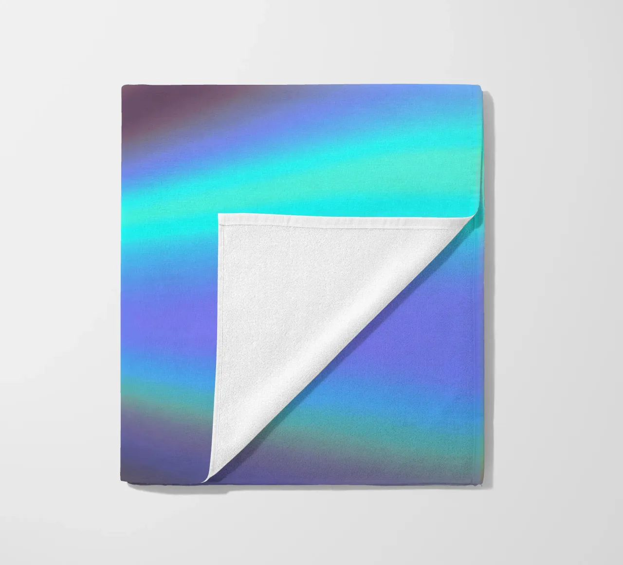 Fond abstrait vibrant de couleur chrome et de dégradé lisse serviette de plage de DesignDoodle