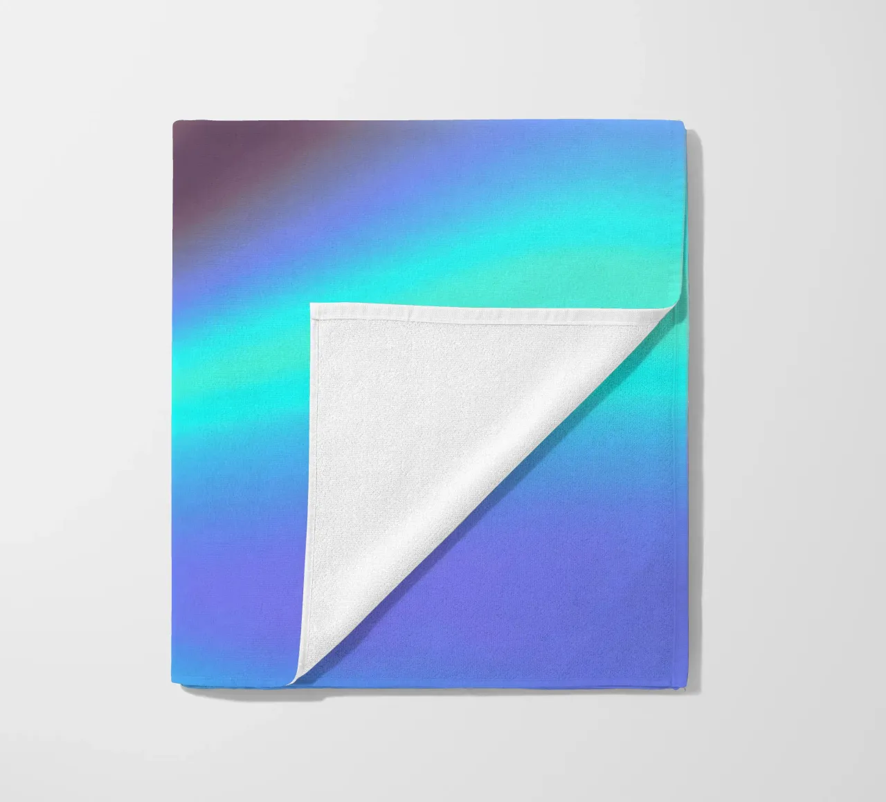 Fond abstrait vibrant de couleur chrome et de dégradé lisse serviette de plage de DesignDoodle