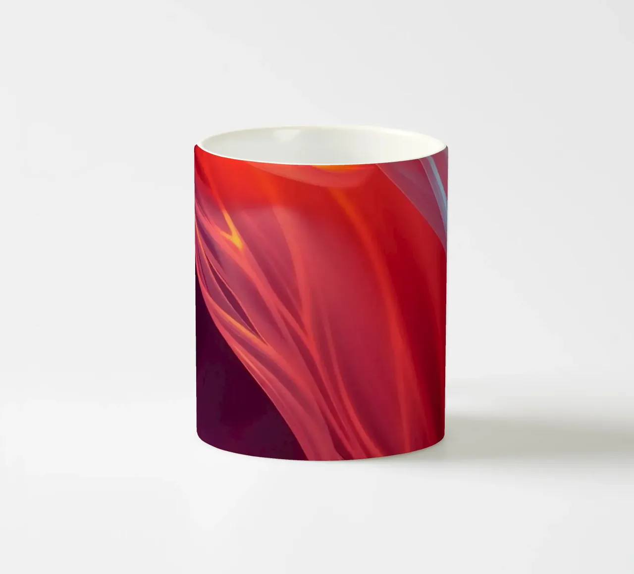 carta da parati con onde fluenti di colore rosso e blu tazza in ceramica da DesignDoodle