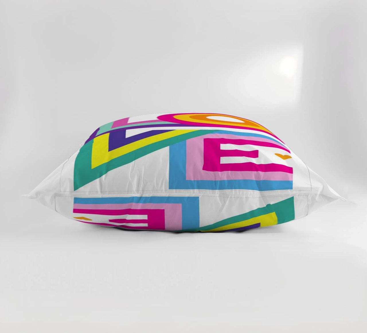 Amore colorato cuscino da Schuhmann Design