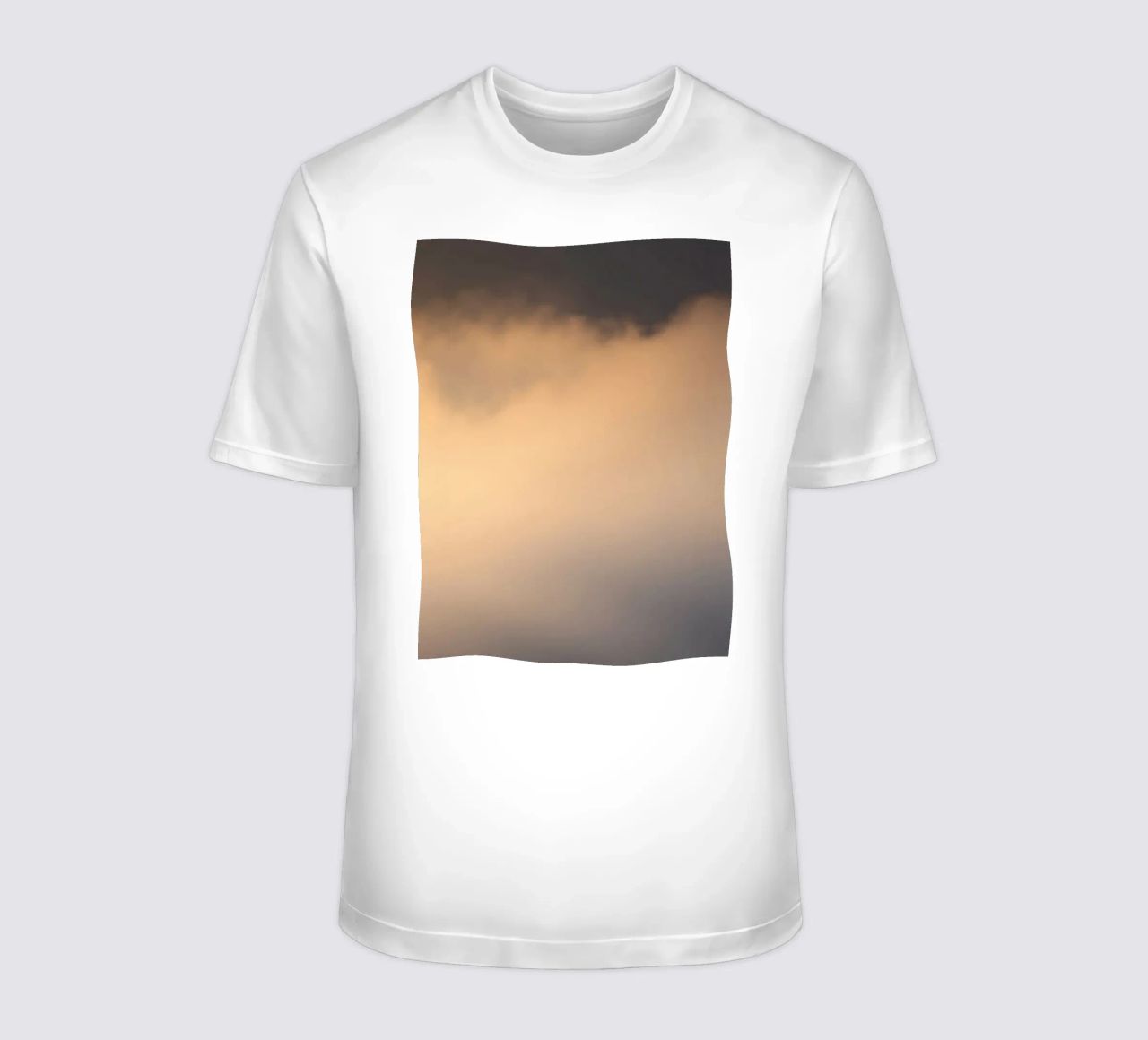 Nuvole astratte e morbide in un gradiente di toni caldi t-shirt da DesignDoodle