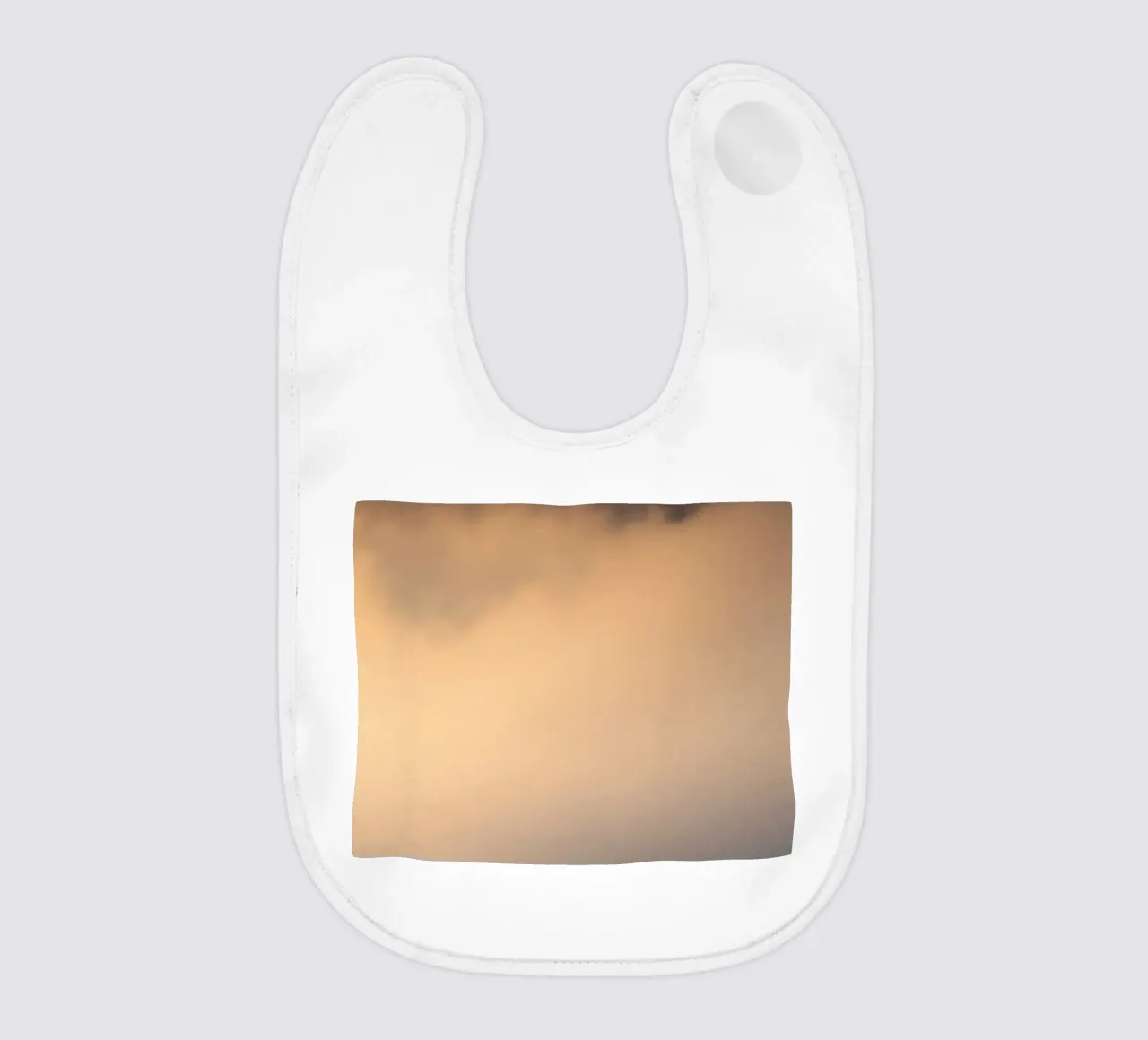 Ruhige abstrakte weiche Wolken in einem Farbverlauf aus warmen Tönen Babylätzchen von DesignDoodle