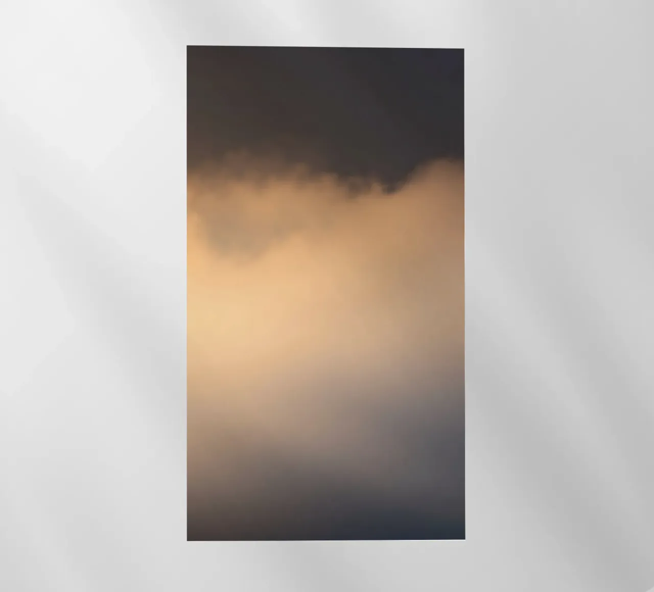 Ruhige abstrakte weiche Wolken in einem Farbverlauf aus warmen Tönen Backlit Folie von DesignDoodle