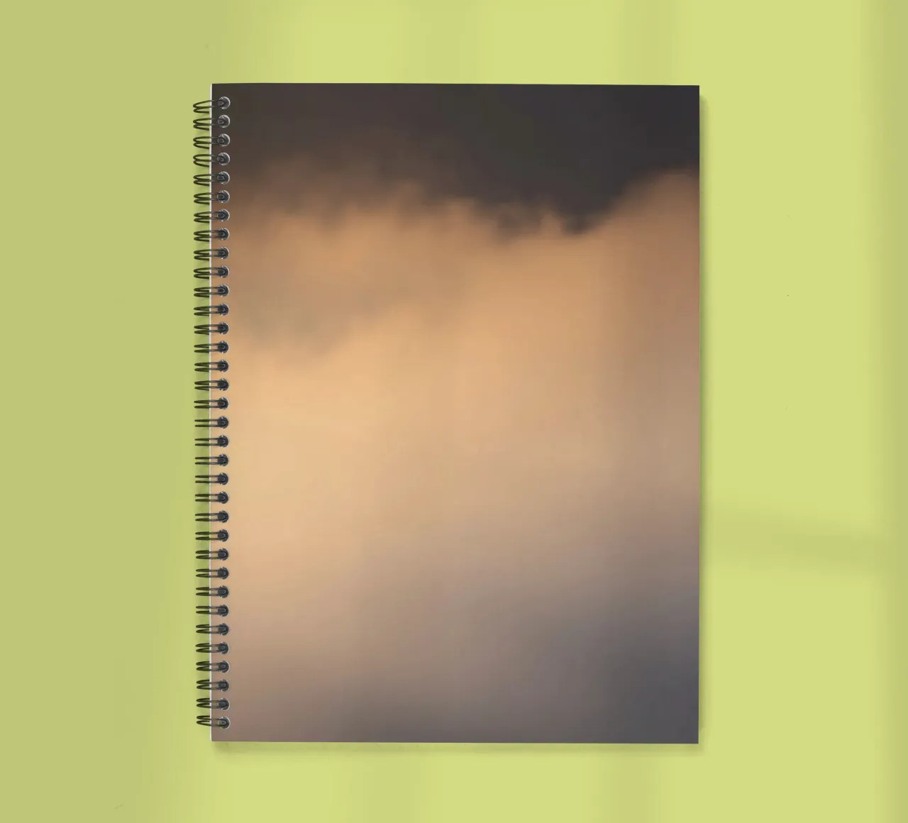 Ruhige abstrakte weiche Wolken in einem Farbverlauf aus warmen Tönen Ringbuch von DesignDoodle