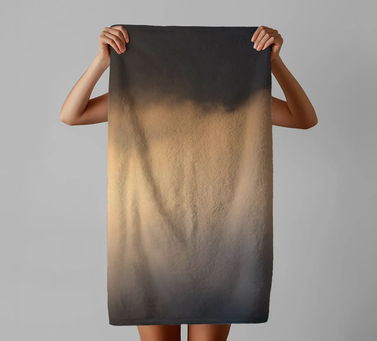 Ruhige abstrakte weiche Wolken in einem Farbverlauf aus warmen Tönen Handtuch von DesignDoodle