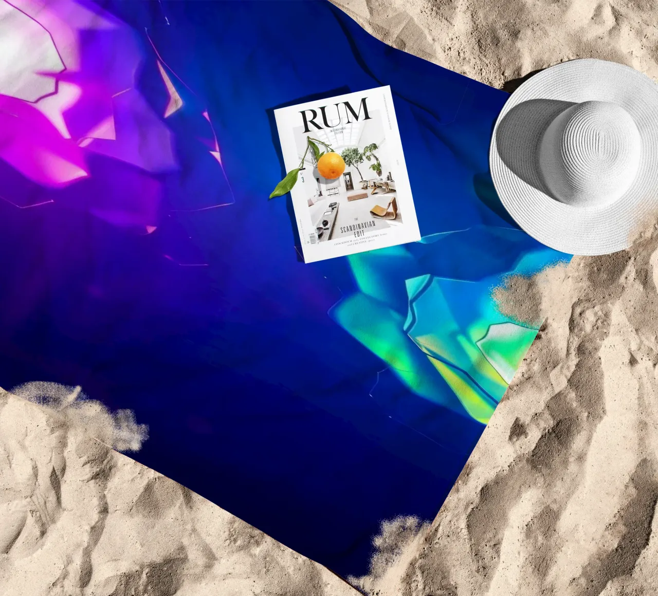 Design moderno con forme astratte di rose luminose e colorate telo mare da DesignDoodle