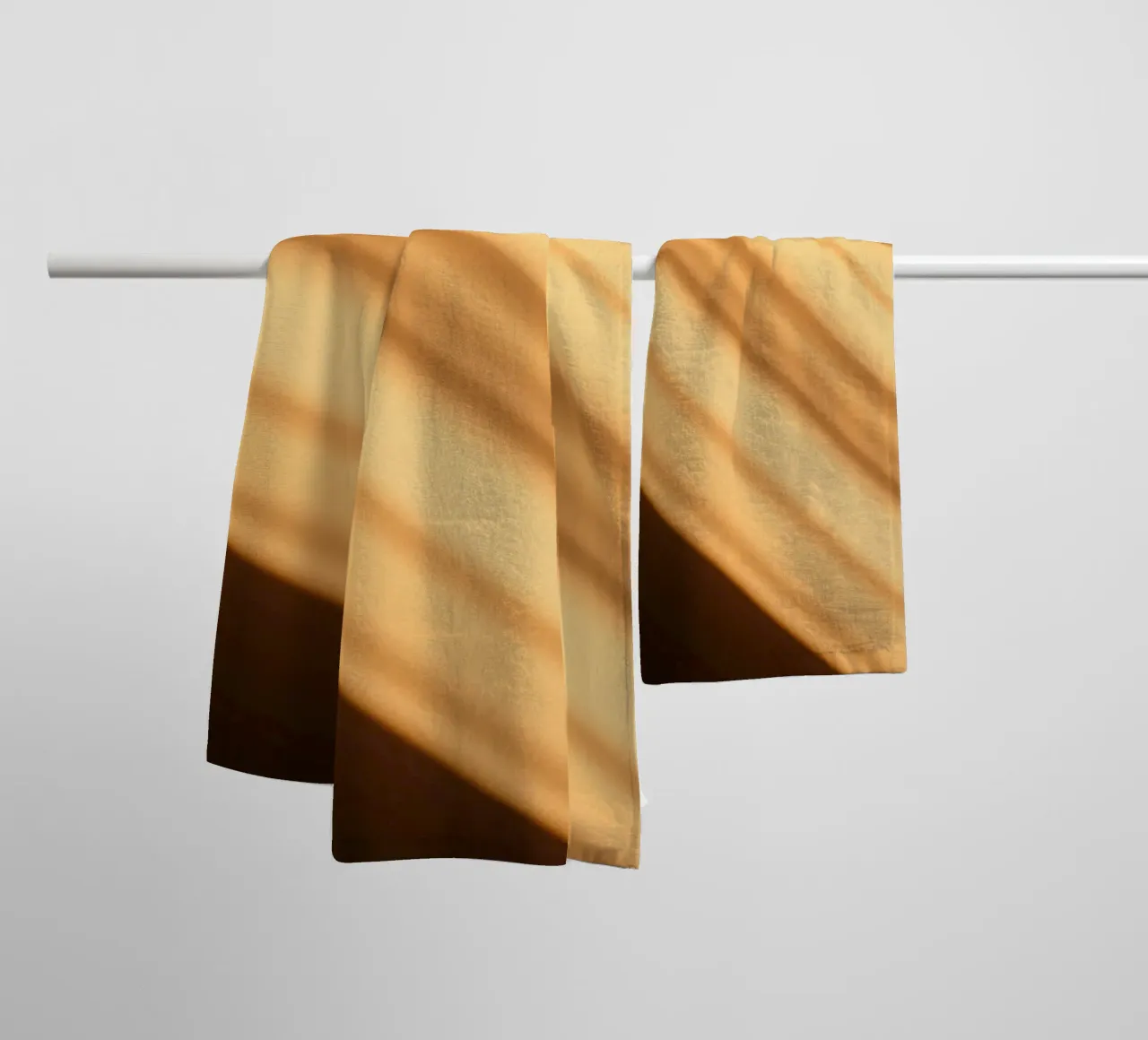 Abstracte warme verloopachtergrond met vloeiende lijnen badhanddoek van DesignDoodle