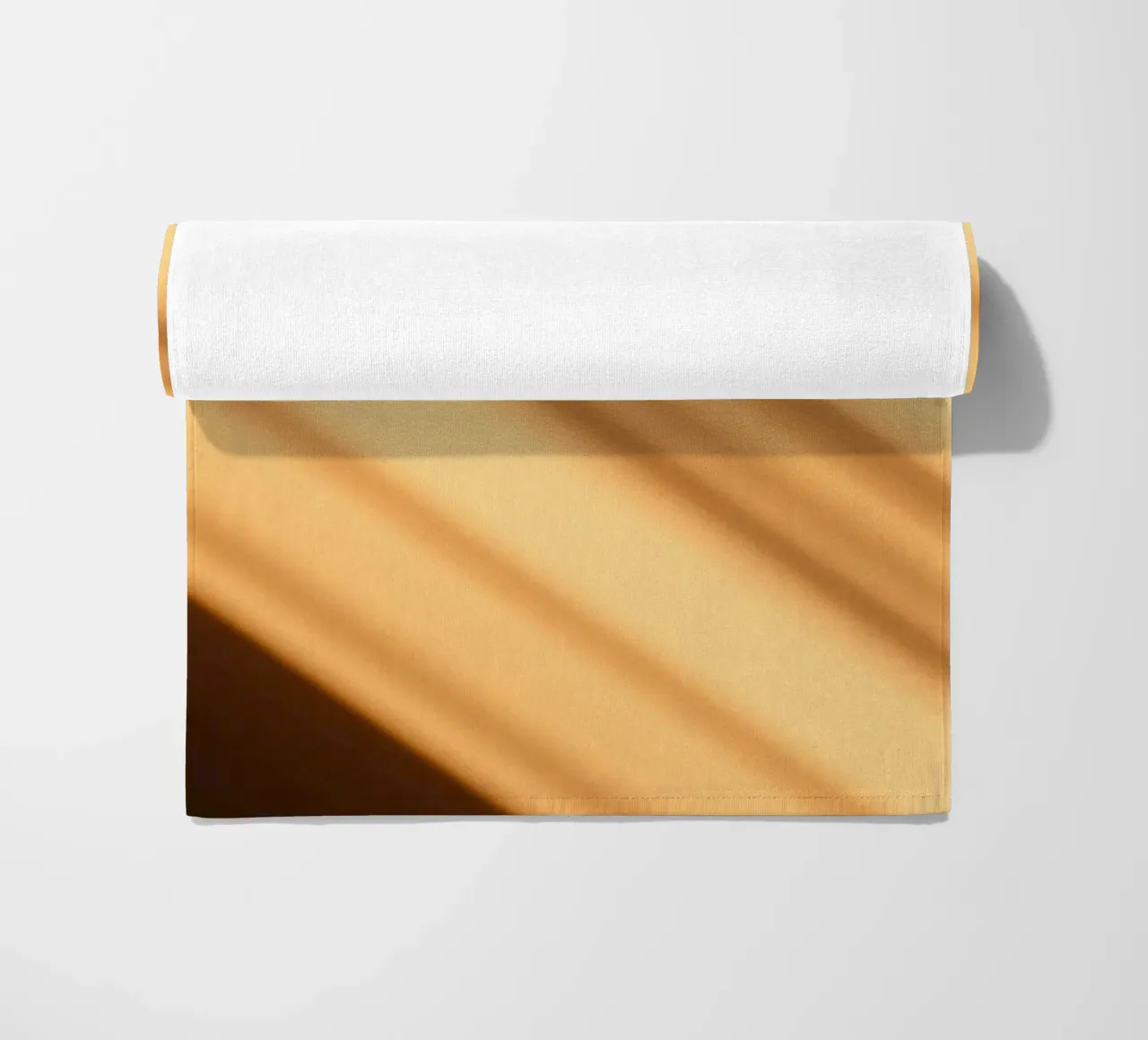 Sfondo astratto a gradiente caldo con linee morbide telo mare da DesignDoodle