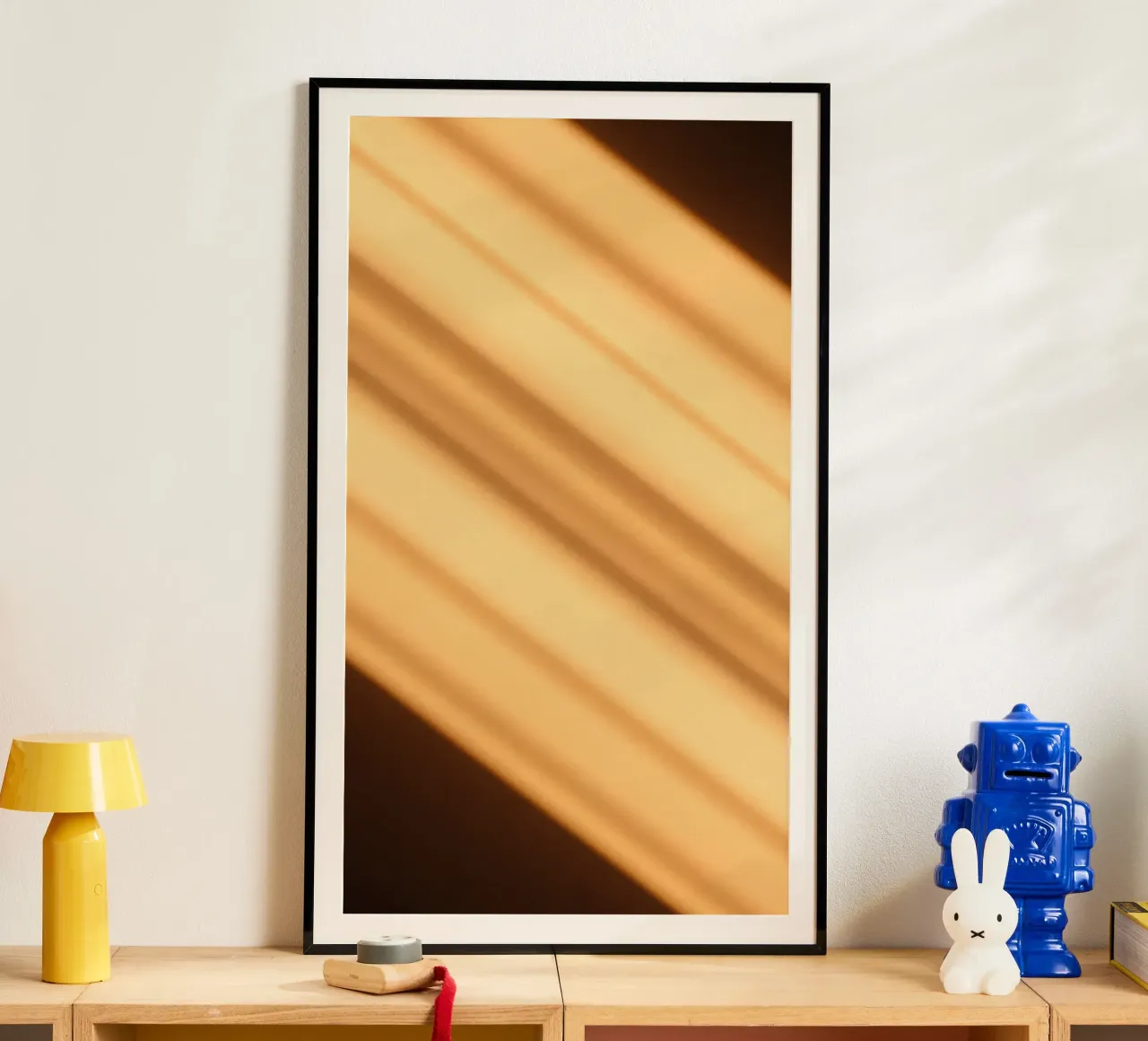 Fond abstrait en dégradé chaud avec des lignes lisses poster de DesignDoodle