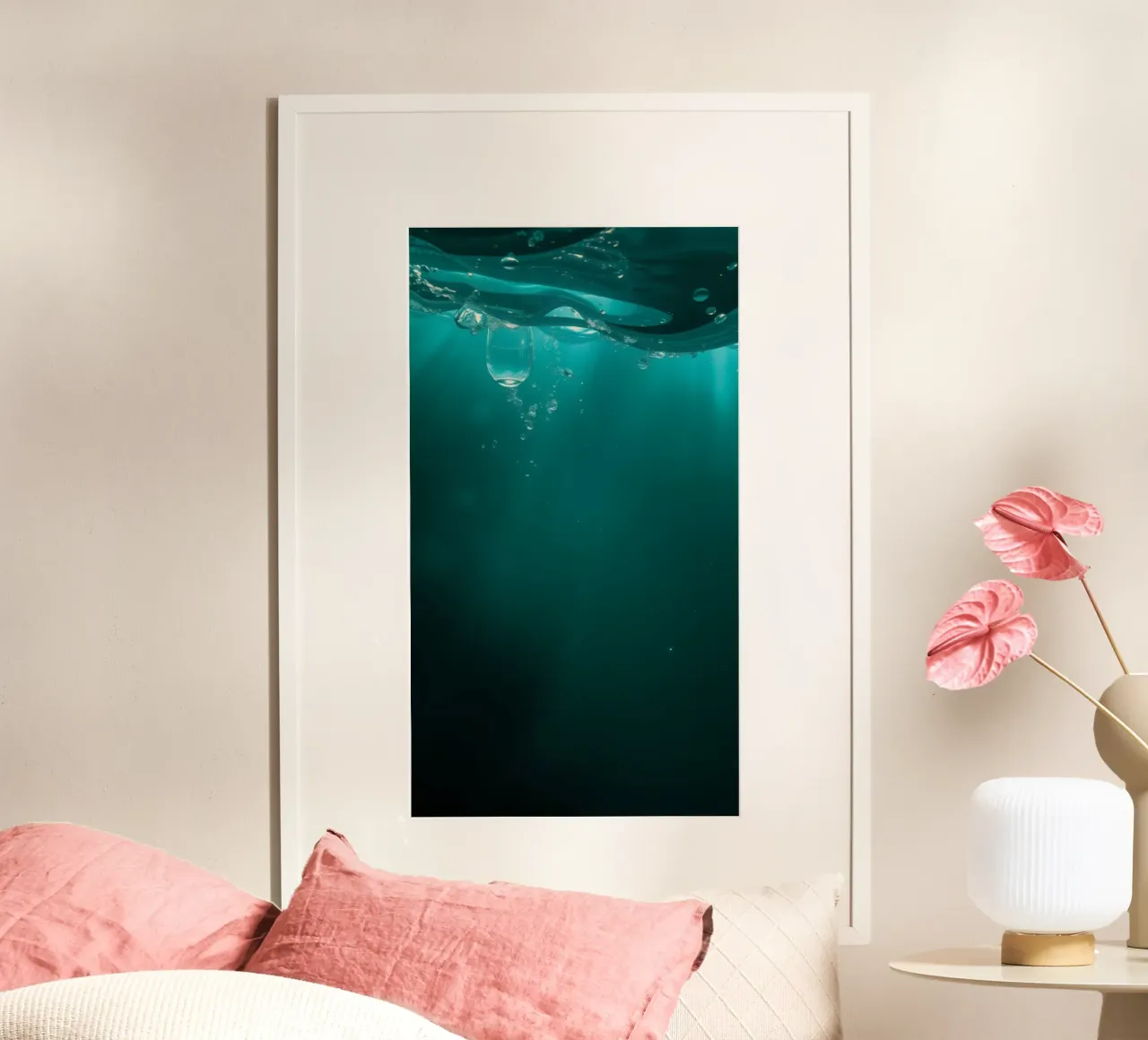 Esplorate la serenità della tranquillità sottomarina poster con telaio in alluminio da DesignDoodle